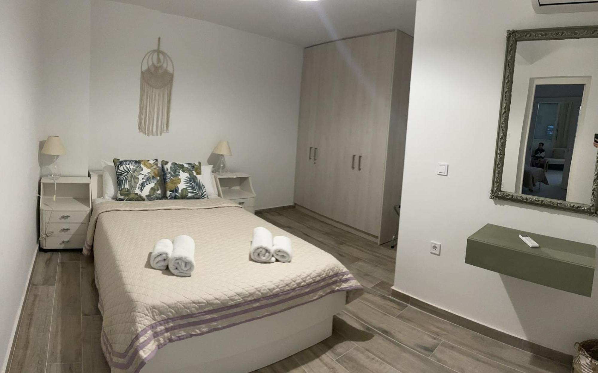 Piraiki Coastal Accommodation Piræus Eksteriør billede